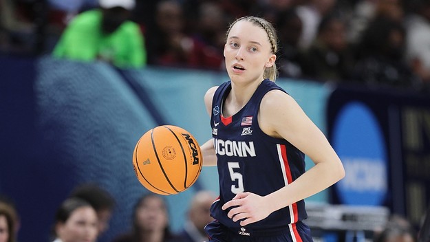 paige bueckers suffered a torn ACL