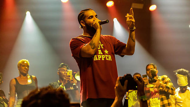 Drake speaks at All Canadian North Stars show