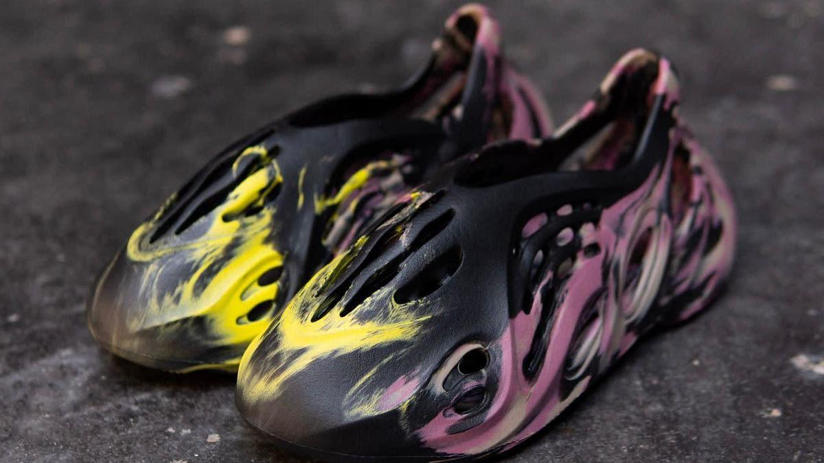 Adidas Yeezy Foam Runner 'MX Carbon' Pair