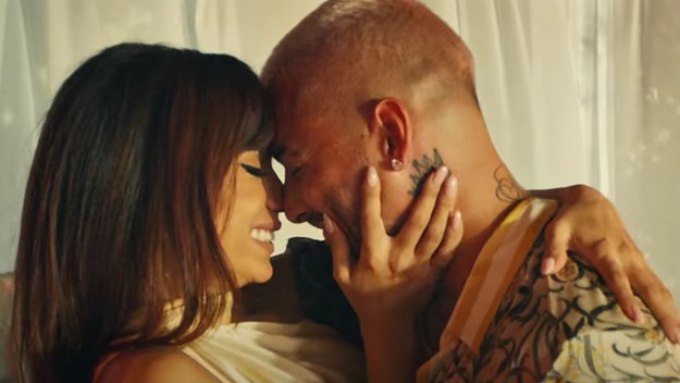 Screenshot from Anitta's "El Que Espara" featuring Maluma.