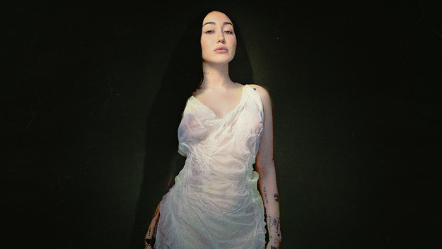 Noah Cyrus press photo 2022