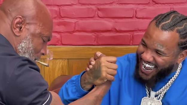 Mike Tyson and the Game having a arm wrestling match