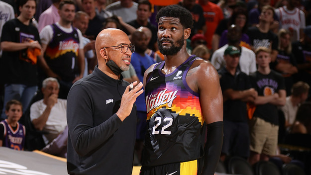Phoenix Suns coach Monty Williams talks with Deandre Ayton during 2021 NBA Finals