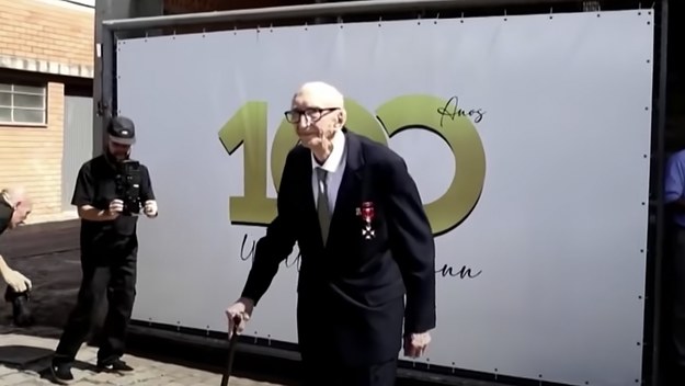 100-year-old Brazilian man sets Guinness World Record working for same company
