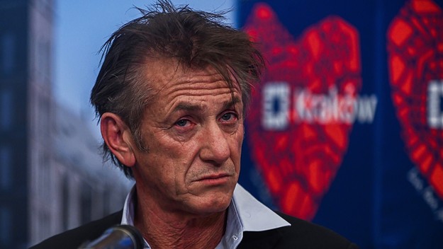 Sean Penn speaks to the media after signing a humanitarian contract with the Mayor of Krakow
