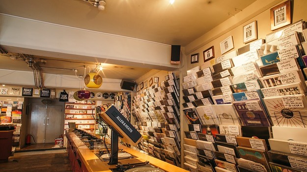 the uk music industry sees rise in physical sales