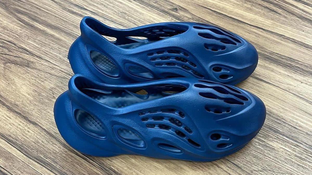 Adidas Yeezy Foam Runner 'Navy' Top