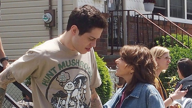 Pete Davidson and Marisa Tomei on set