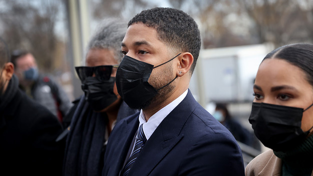 Jussie Smollett walks into courthouse ahead of jury selection.