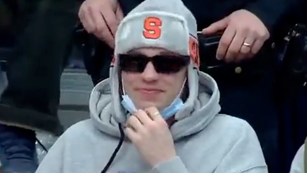 Pete Davidson slides his mask back on after getting heckled