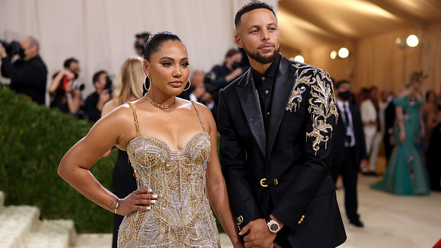 Steph and Ayesha Curry pose together