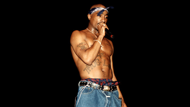 2Pac performing in Chicago Illinois