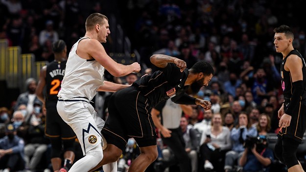 jokic shoves markief morris game