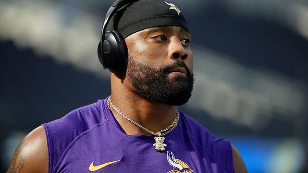 Everson Griffen warms up prior to the game against the Chargers