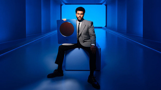 The Weeknd with his apple music award