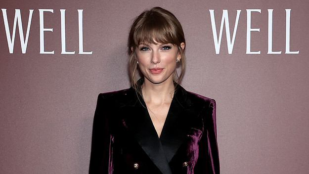 Taylor Swift poses for photos at 'All Too Well' premiere.
