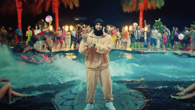 Anuel AA's new single and music video "Dictadura"