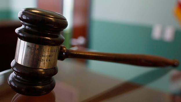 Courthouse gavel picture.