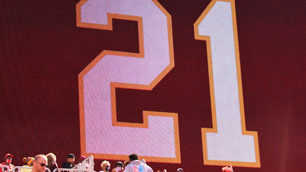 Washington Football Team displays Sean Taylor's No. 21 during retirement ceremony.