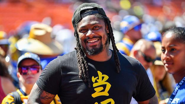 Marshawn Lynch smiling at game.
