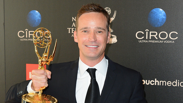 Mike Richards poses with the Outstanding Game/Audience Participation Show award for "The Price is Right."