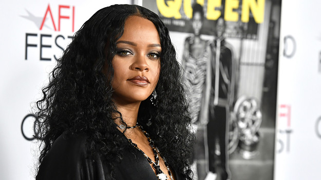 rihanna-suit