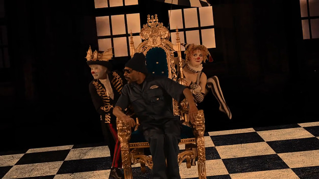 hood-creeps-out-at-night