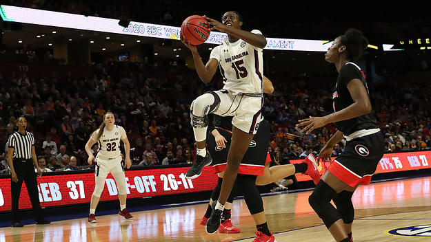 The first Canadian woman to dunk in a game, Laeticia Amihere