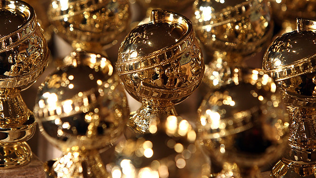 2009 Golden Globe statuettes on display