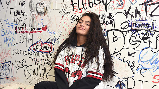 jessie reyez wearin pippen jersey