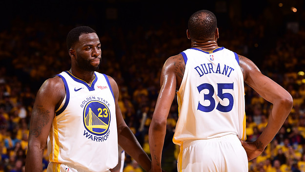 Draymond Green high fives Kevin Durant against the LA Clippers.