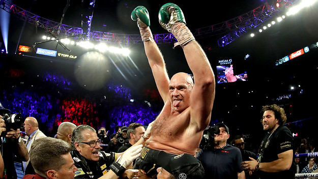 tyson fury licking blood wilder