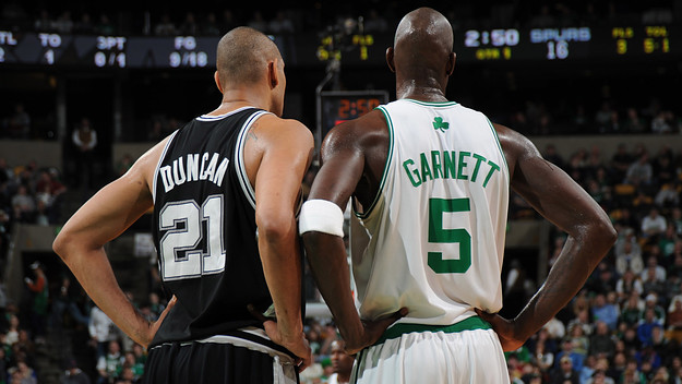 Kevin Garnett talks with Tim Duncan on February 8, 2009.