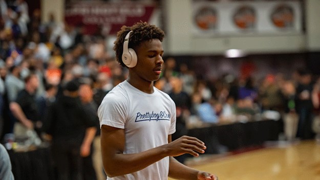 Sierra Canyon Trailblazers guard Bronny James (0) warms up.