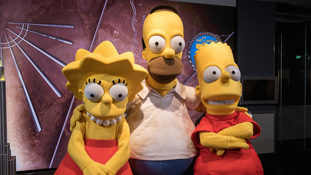 Lisa Simpson, Homer Simpson and Bart Simpson visit The Empire State Building
