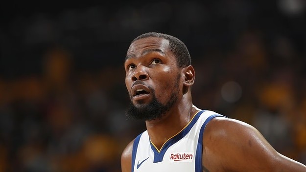 kevin durant looking up