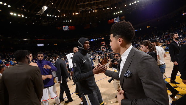 Kevin Durant and Devin Booker shake hands after the game.