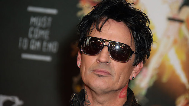 tommy lee goes after trump