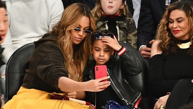 beyonce blue ivy selfie basketball