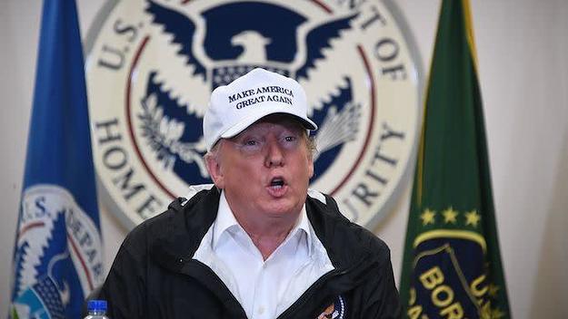 Trump travels to the US Mexico border as part of his all out offensive .