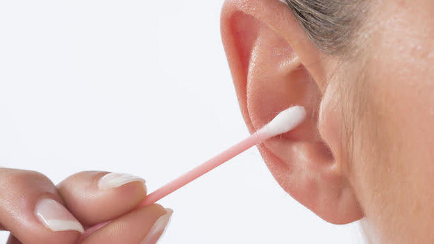 woman can't hear men