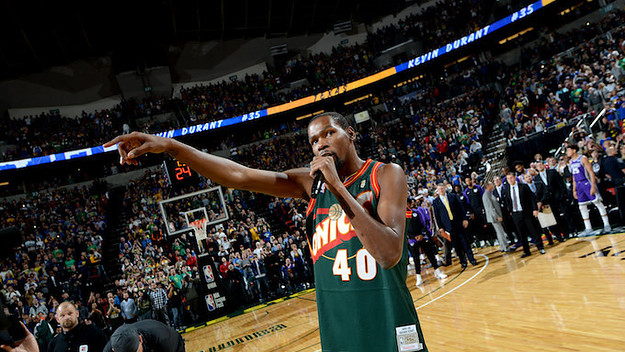 Kevin Durant rocking Shawn Kemp jersey