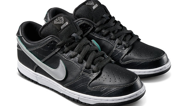 Diamond Supply Co. x Nike SB Dunk Low 'Black' (Pair Front)