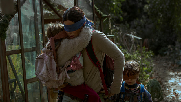 Vivien Lyra Blair, Sandra Bullock, Julian Edwards in Netflix's 'Bird Box'