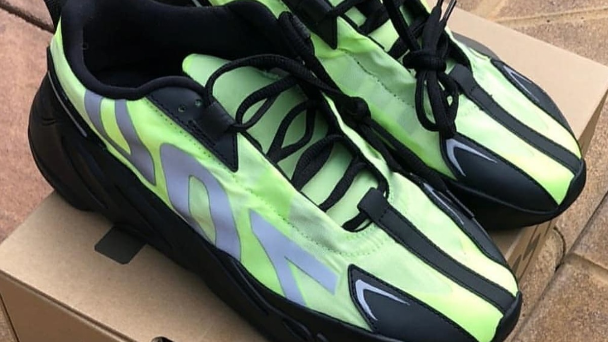 Adidas Yeezy Boost 700 VX (Side)