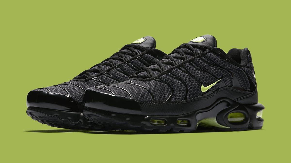 Nike Air Max Plus 'Black/Volt Glow Wolf Grey' AJ2013 001 (Pair)