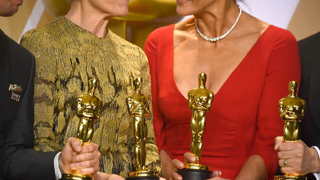 Oscar trophy details   90th Annual Academy Awards   Press Room