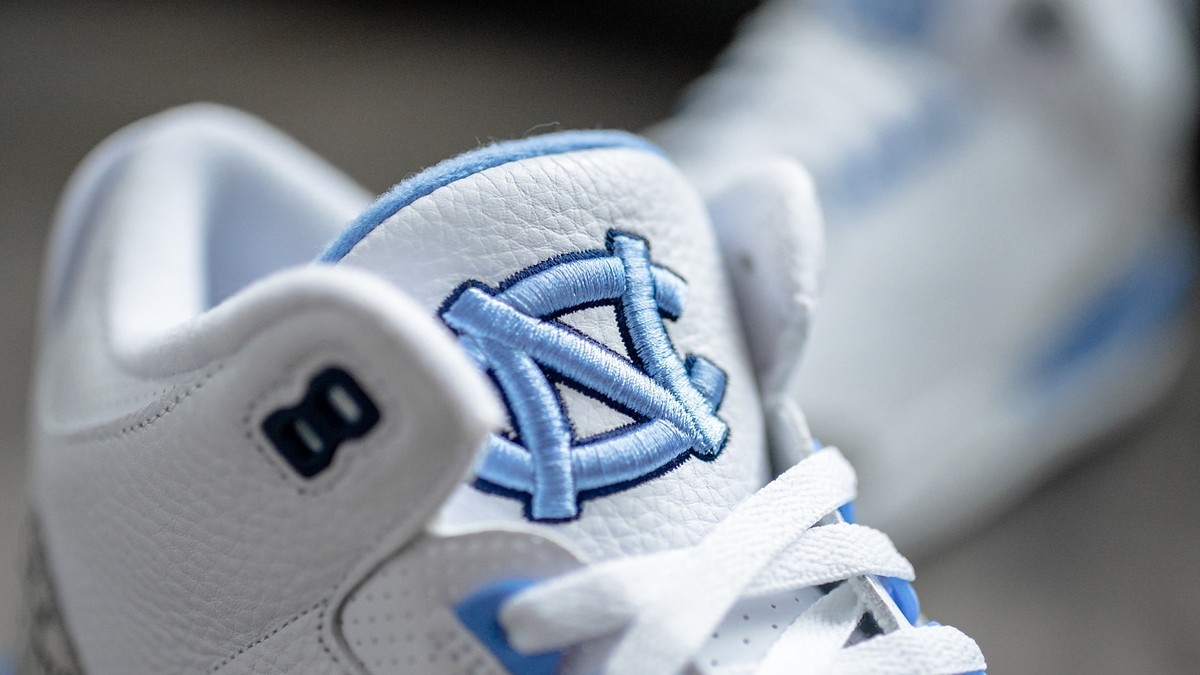 Air Jordan 3 'UNC' (Tongue)