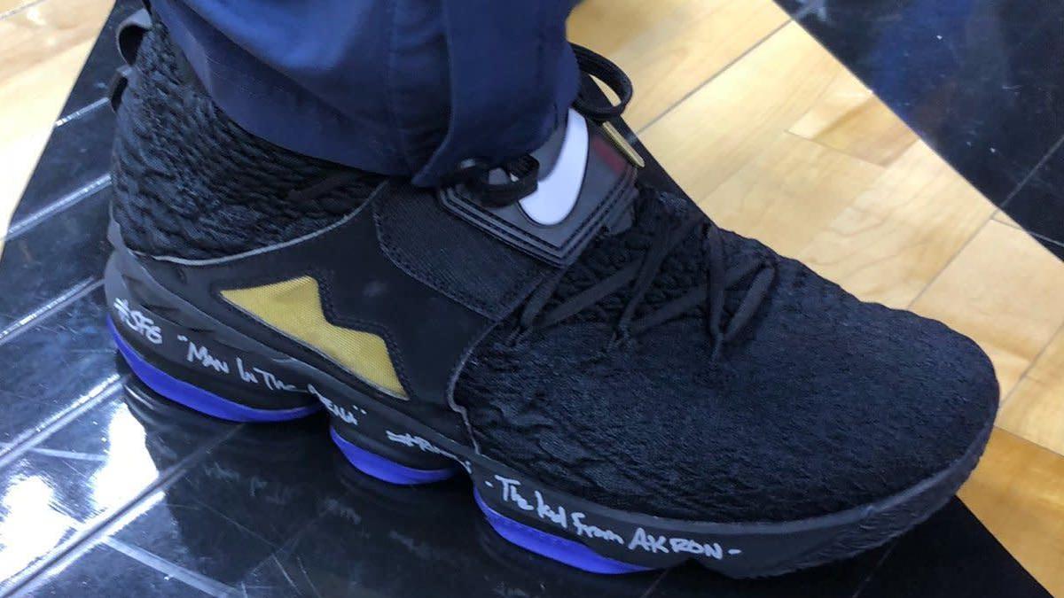 Nike LeBron 15 'Diamond Turf' Black/Purple/Gold (Lateral)