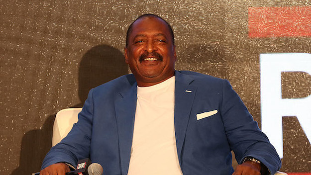 Matthew Knowles Laughs at Solange Elevator Footage